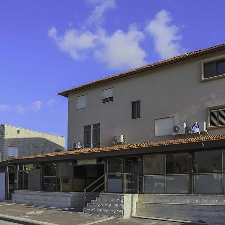 Amigo Hotel On The Beach Nahariya Exterior foto
