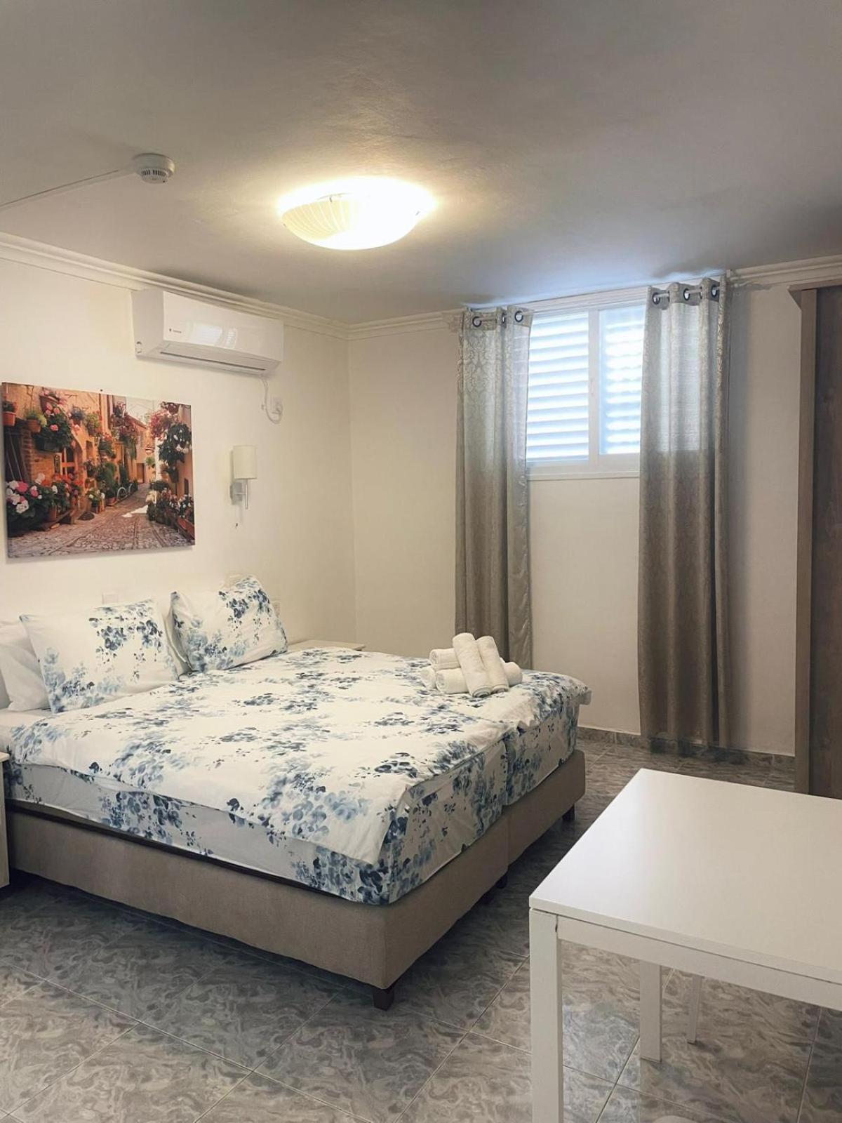 Amigo Hotel On The Beach Nahariya Exterior foto