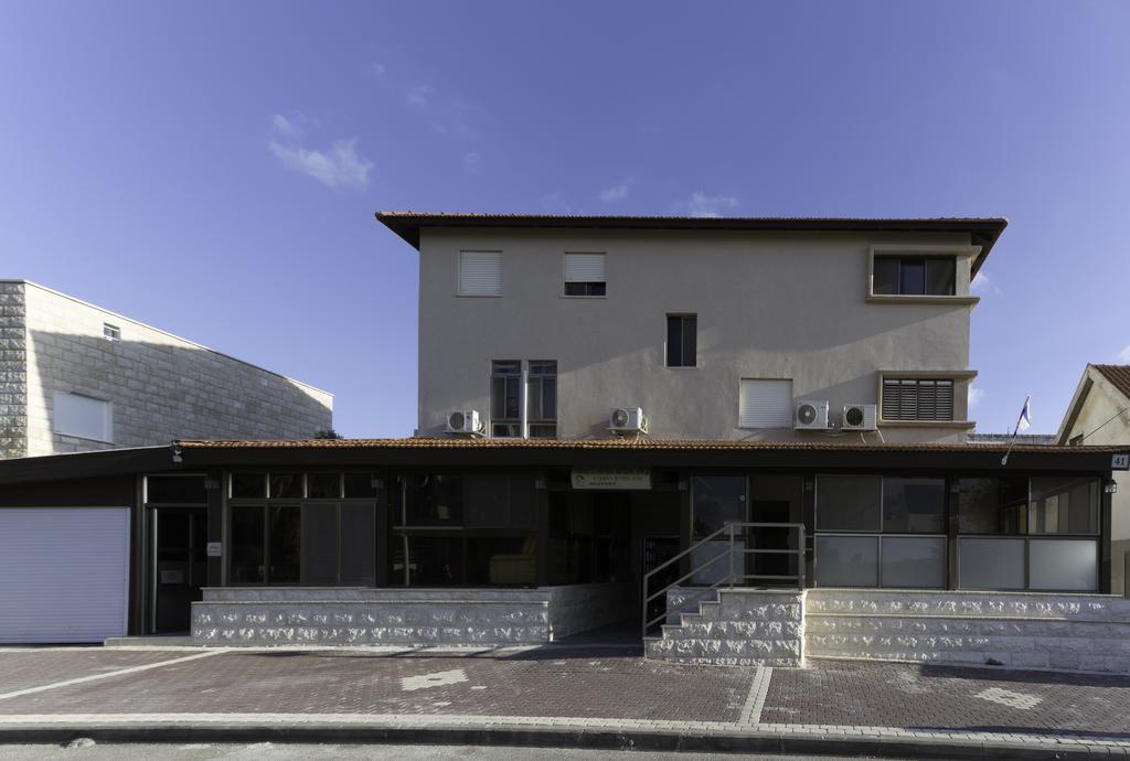 Amigo Hotel On The Beach Nahariya Exterior foto